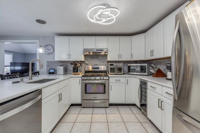 13B Hedgerow Drive, Hudson, NH 03051