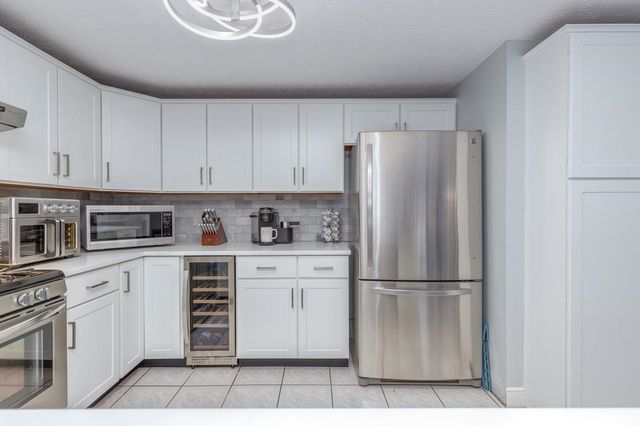 13B Hedgerow Drive, Hudson, NH 03051