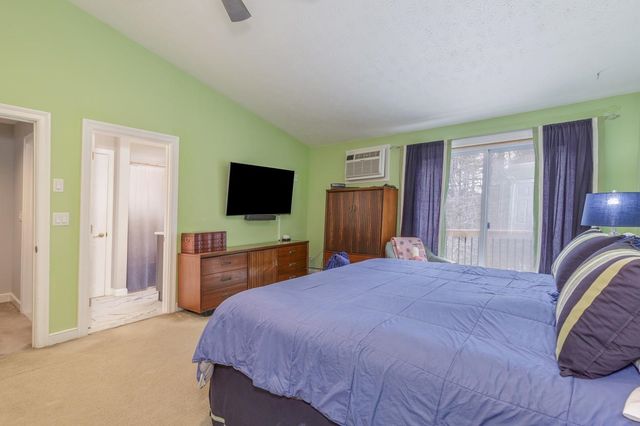 13B Hedgerow Drive, Hudson, NH 03051