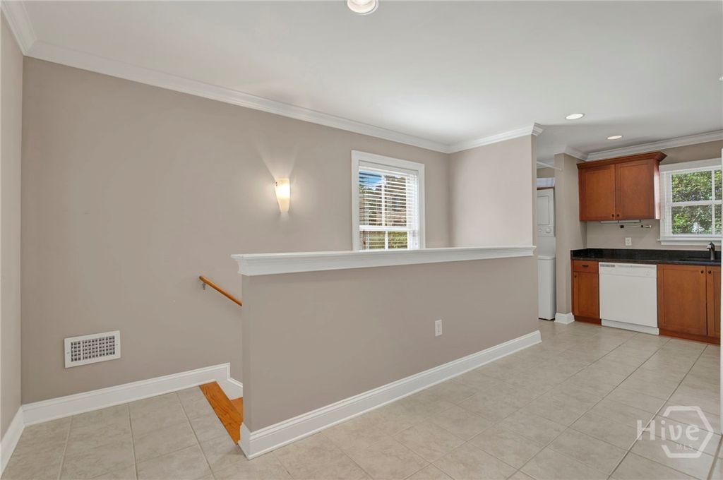 Image 11 of property listing at 302 W Wayne Street Carriage House, Savannah, GA 31401