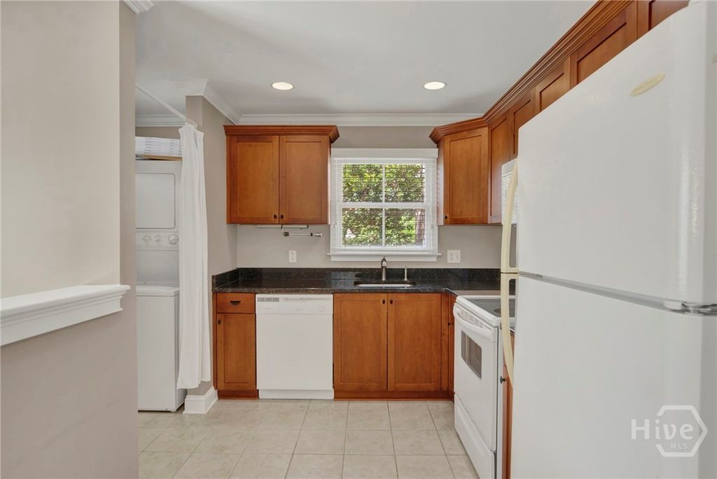 Image 13 of property listing at 302 W Wayne Street Carriage House, Savannah, GA 31401