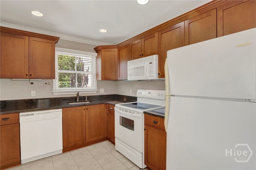 Image 14 of property listing at 302 W Wayne Street Carriage House, Savannah, GA 31401