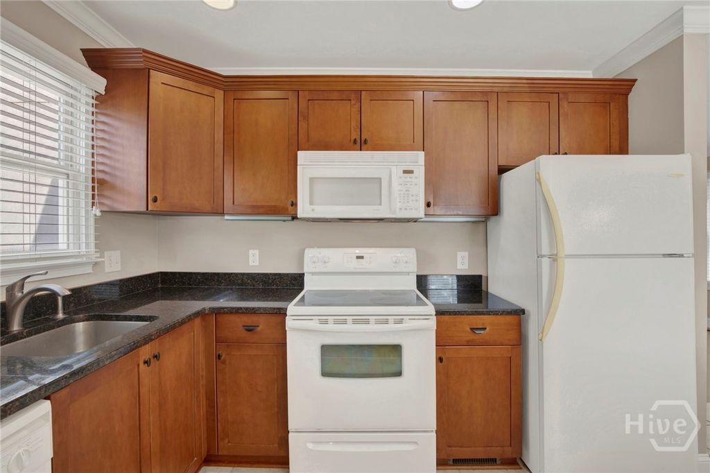 Image 15 of property listing at 302 W Wayne Street Carriage House, Savannah, GA 31401