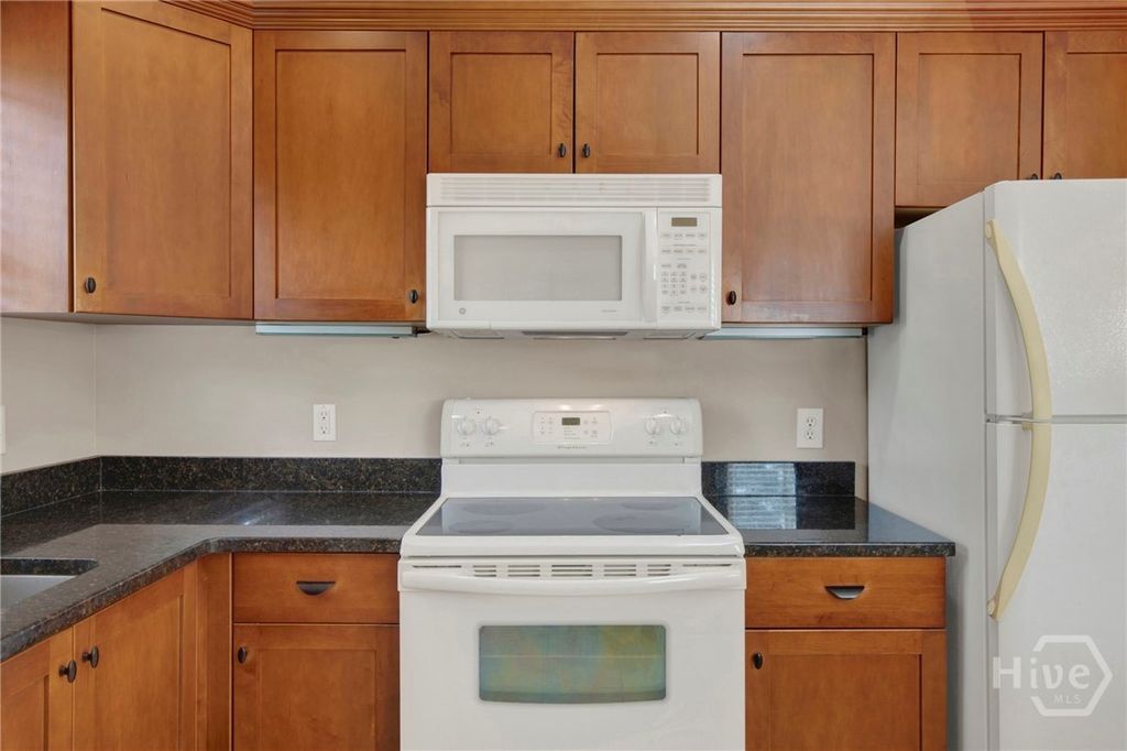 Image 16 of property listing at 302 W Wayne Street Carriage House, Savannah, GA 31401