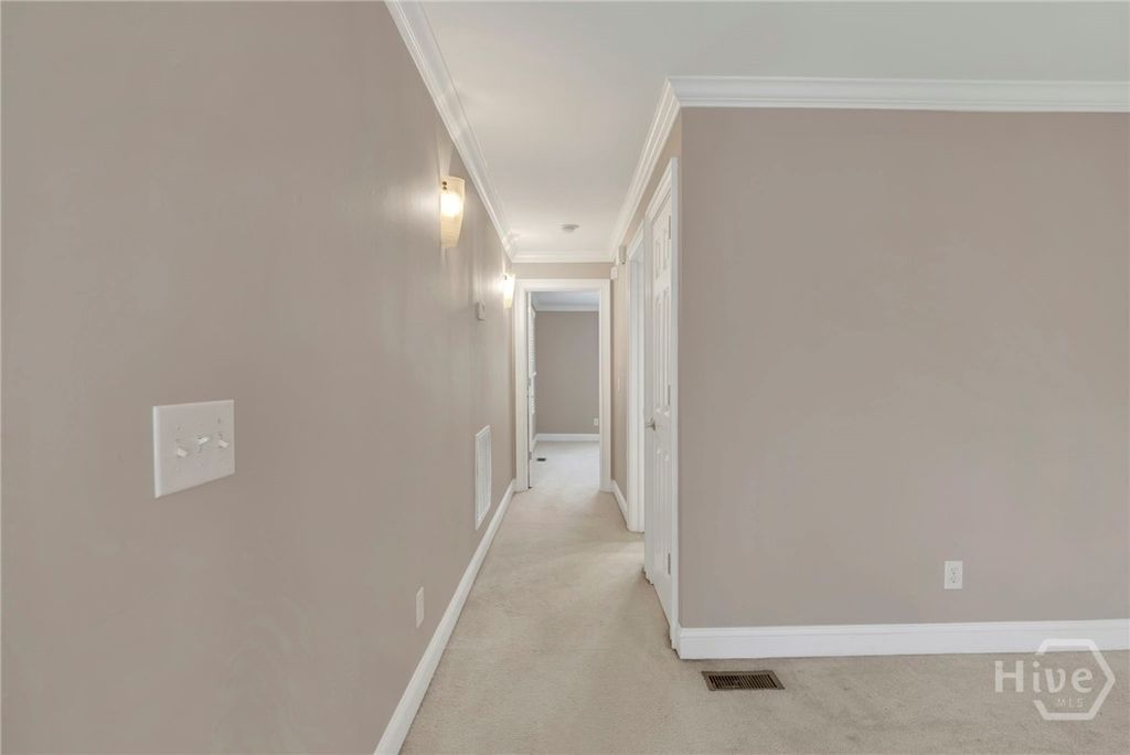 Image 23 of property listing at 302 W Wayne Street Carriage House, Savannah, GA 31401