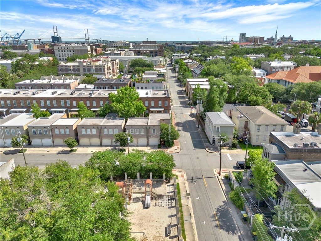 Image 30 of property listing at 302 W Wayne Street Carriage House, Savannah, GA 31401