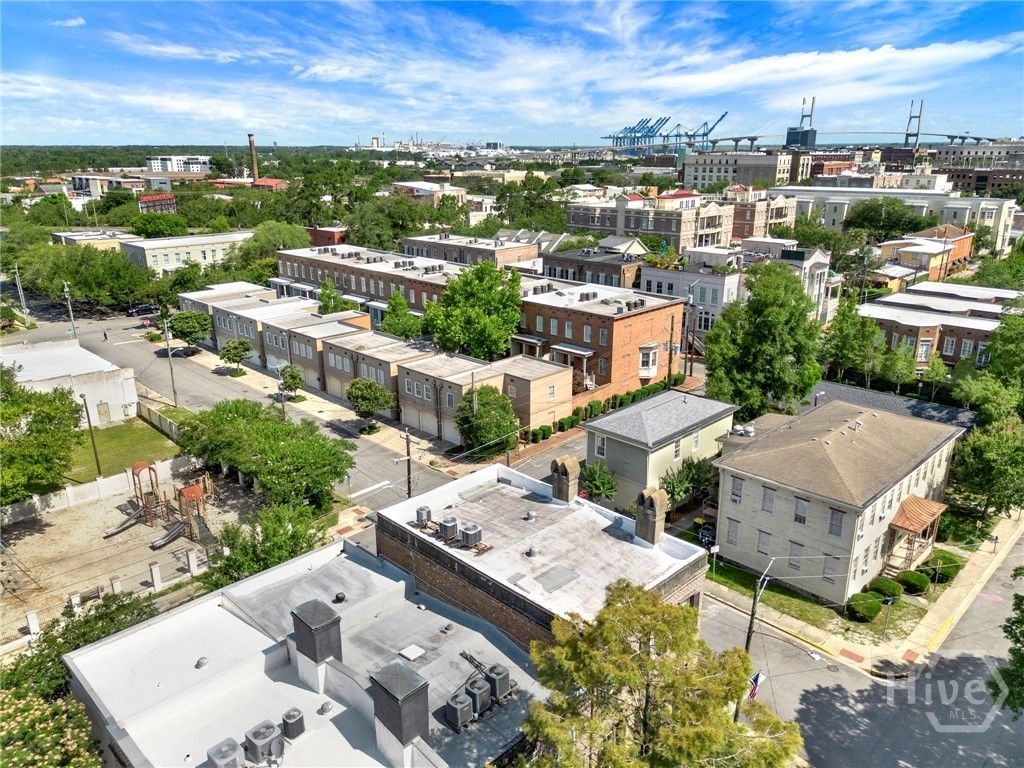 Image 31 of property listing at 302 W Wayne Street Carriage House, Savannah, GA 31401