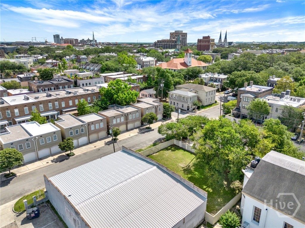 Image 32 of property listing at 302 W Wayne Street Carriage House, Savannah, GA 31401