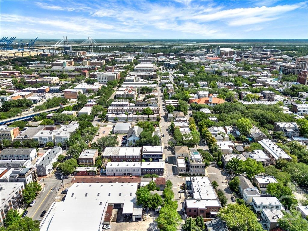 Image 34 of property listing at 302 W Wayne Street Carriage House, Savannah, GA 31401