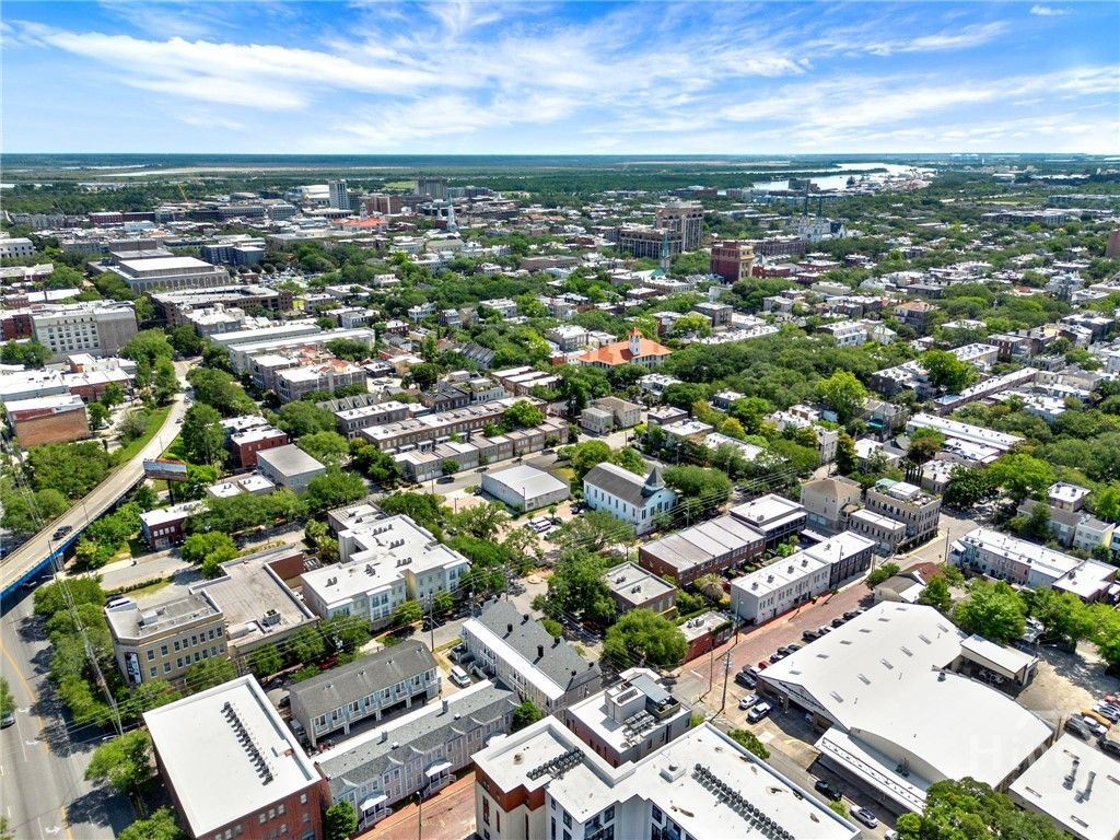 Image 35 of property listing at 302 W Wayne Street Carriage House, Savannah, GA 31401