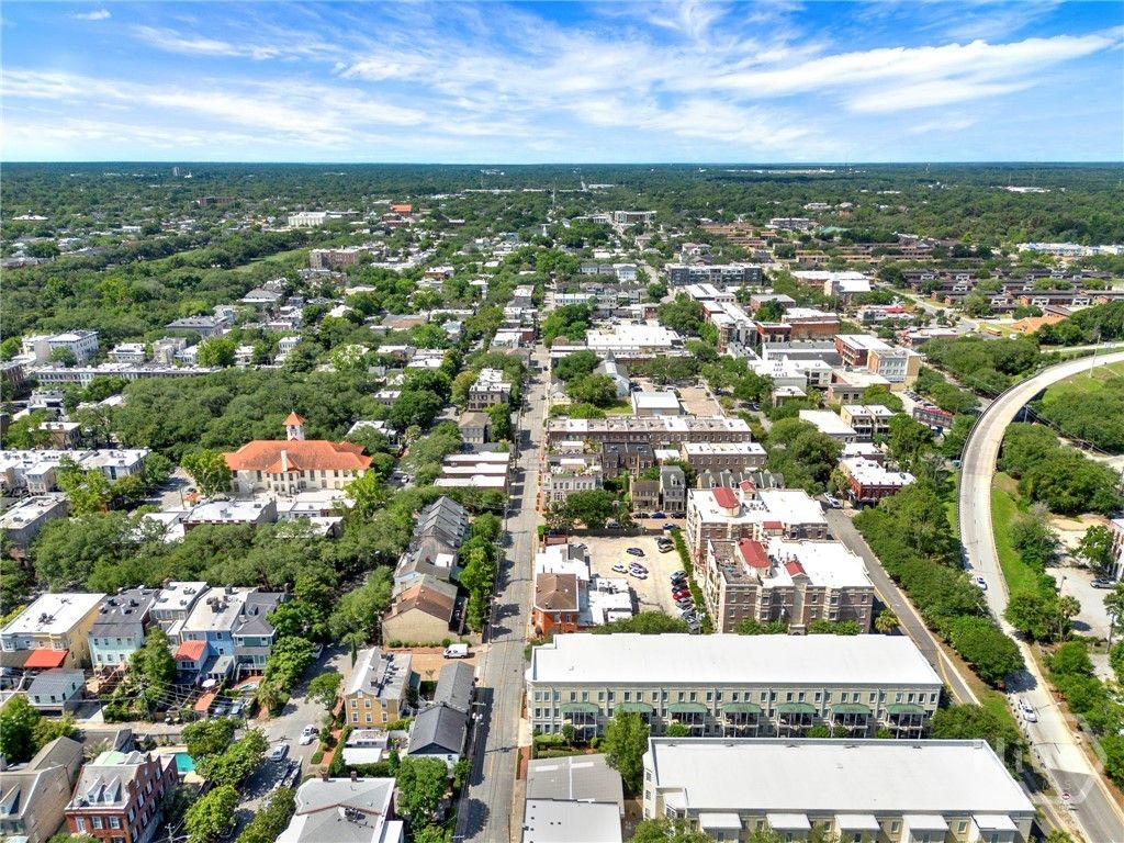 Image 36 of property listing at 302 W Wayne Street Carriage House, Savannah, GA 31401