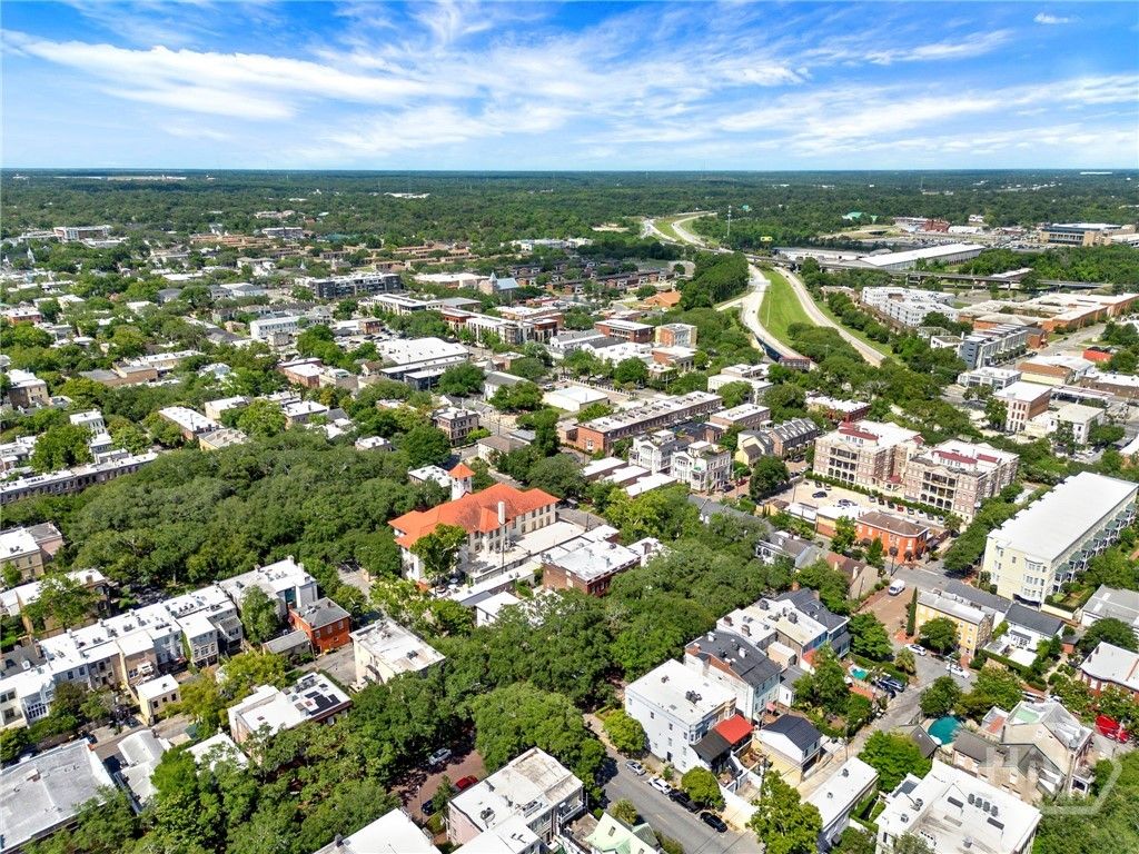 Image 37 of property listing at 302 W Wayne Street Carriage House, Savannah, GA 31401
