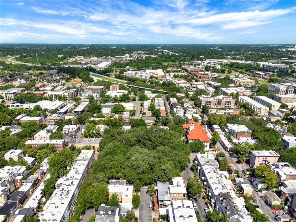 Image 38 of property listing at 302 W Wayne Street Carriage House, Savannah, GA 31401