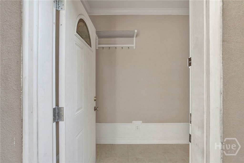 Image 7 of property listing at 302 W Wayne Street Carriage House, Savannah, GA 31401