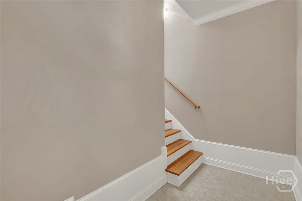 Image 8 of property listing at 302 W Wayne Street Carriage House, Savannah, GA 31401