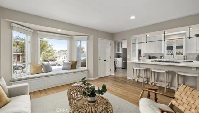 8005 Gonzaga, Los Angeles, CA 90045