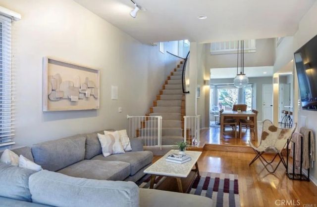 8005 Gonzaga, Los Angeles, CA 90045