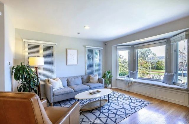8005 Gonzaga, Los Angeles, CA 90045