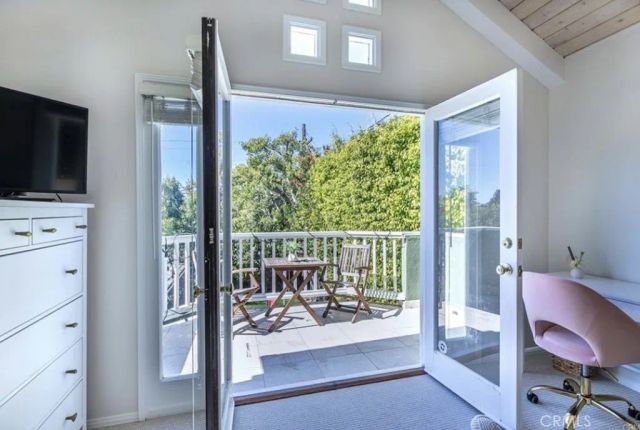 8005 Gonzaga, Los Angeles, CA 90045