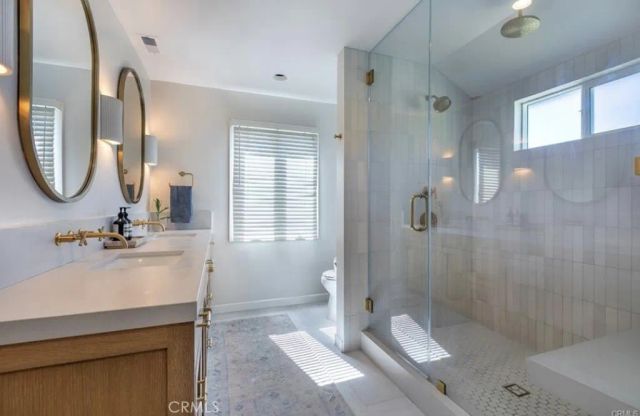 8005 Gonzaga, Los Angeles, CA 90045