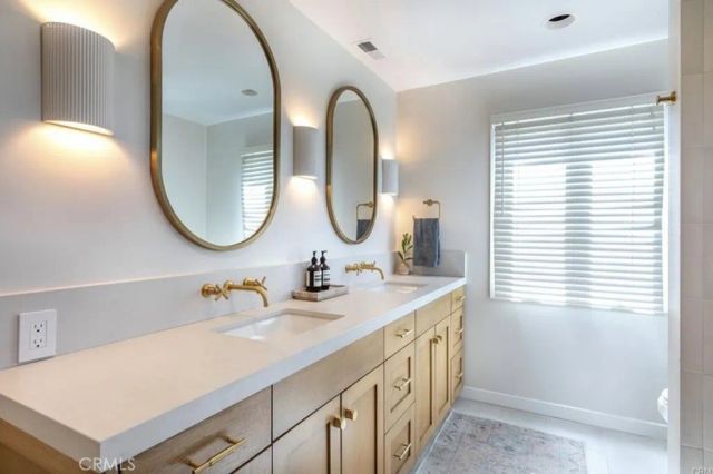 8005 Gonzaga, Los Angeles, CA 90045