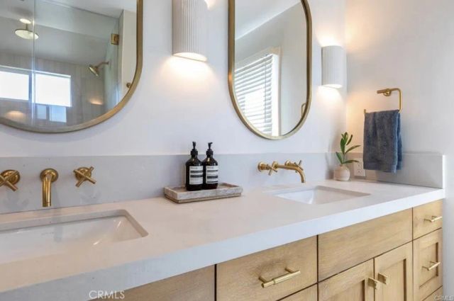 8005 Gonzaga, Los Angeles, CA 90045