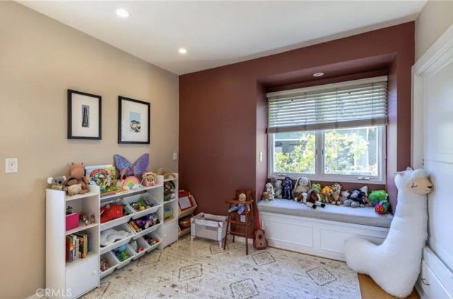8005 Gonzaga, Los Angeles, CA 90045