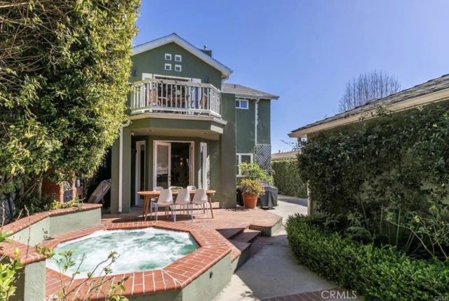 8005 Gonzaga, Los Angeles, CA 90045