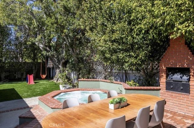 8005 Gonzaga, Los Angeles, CA 90045
