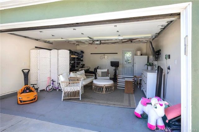 8005 Gonzaga, Los Angeles, CA 90045