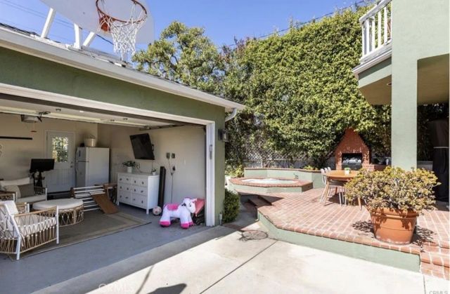 8005 Gonzaga, Los Angeles, CA 90045