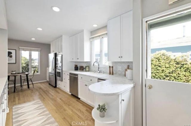 8005 Gonzaga, Los Angeles, CA 90045