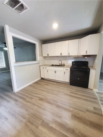 1621 Birch Pl, Corpus Christi, TX 78416