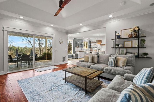 2358 Cumberland Drive, Redding, CA 96001