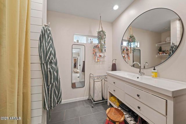 2547 W ADAMS Street, Phoenix, AZ 85009