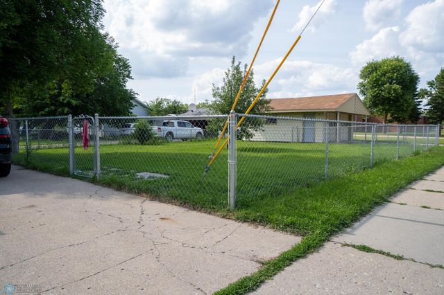 2901 10th Avenue N, Fargo, ND 58102