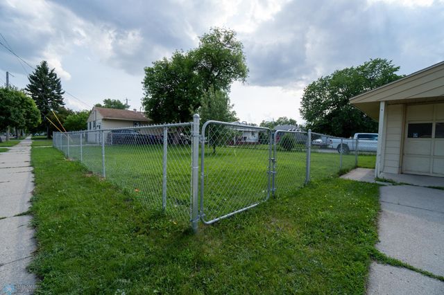2901 10th Avenue N, Fargo, ND 58102
