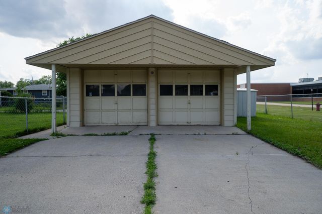2901 10th Avenue N, Fargo, ND 58102