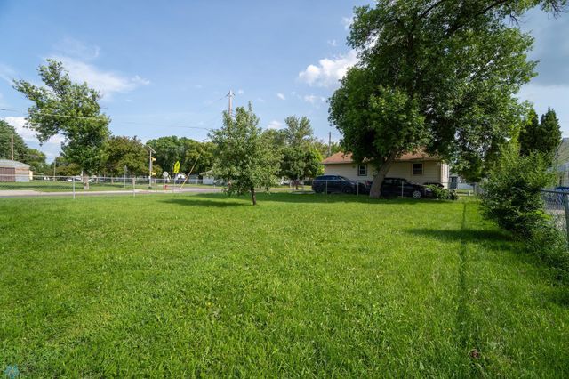 2901 10th Avenue N, Fargo, ND 58102