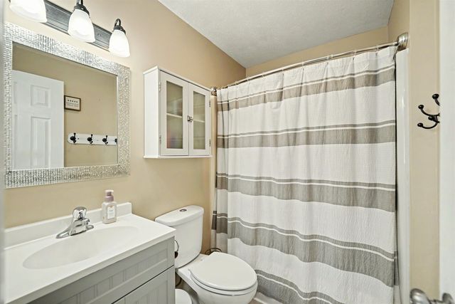 647 E Neal Ave, Salina, KS 67401