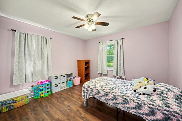 647 E Neal Ave, Salina, KS 67401