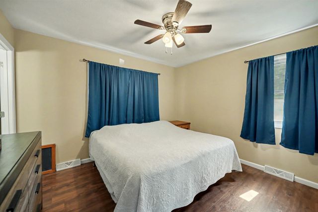 647 E Neal Ave, Salina, KS 67401