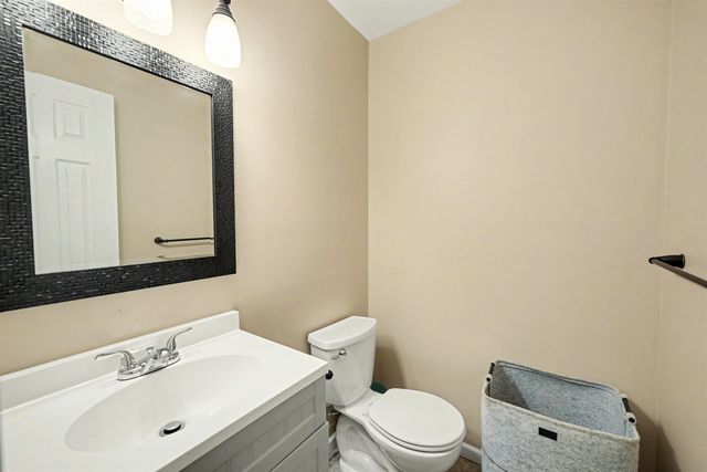 647 E Neal Ave, Salina, KS 67401