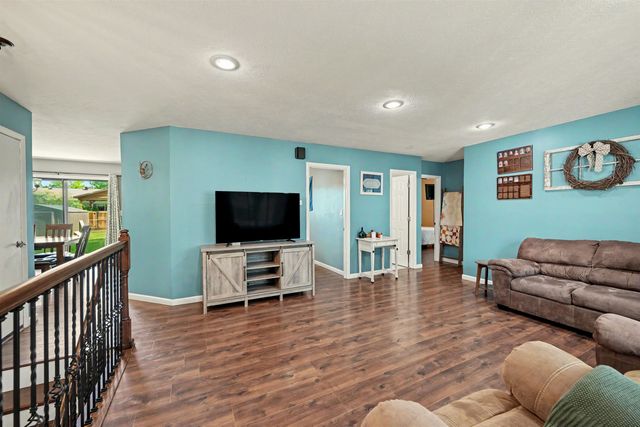 647 E Neal Ave, Salina, KS 67401