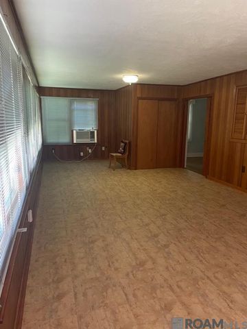 555 Ursuline Dr, Baton Rouge, LA 70808