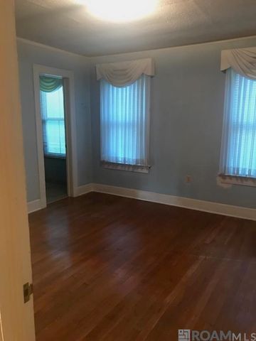 555 Ursuline Dr, Baton Rouge, LA 70808
