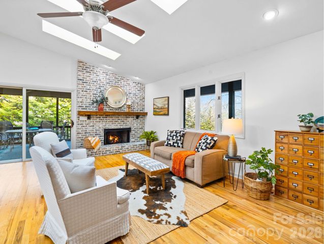 33 Ugedaliyvi Court, Brevard, NC 28712