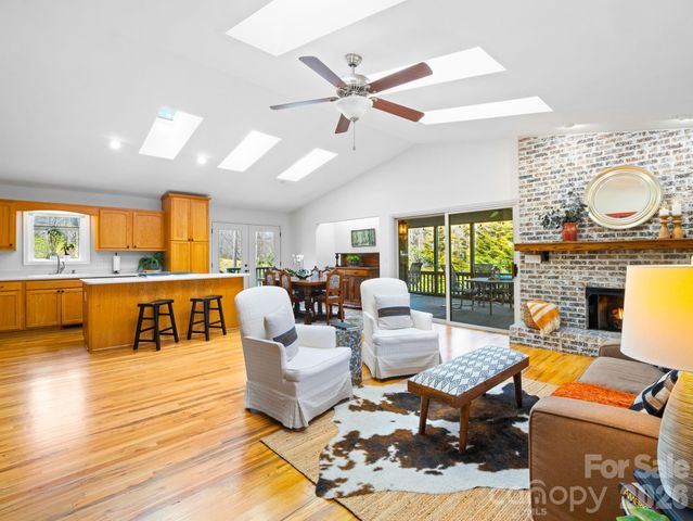 33 Ugedaliyvi Court, Brevard, NC 28712