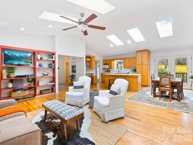 33 Ugedaliyvi Court, Brevard, NC 28712