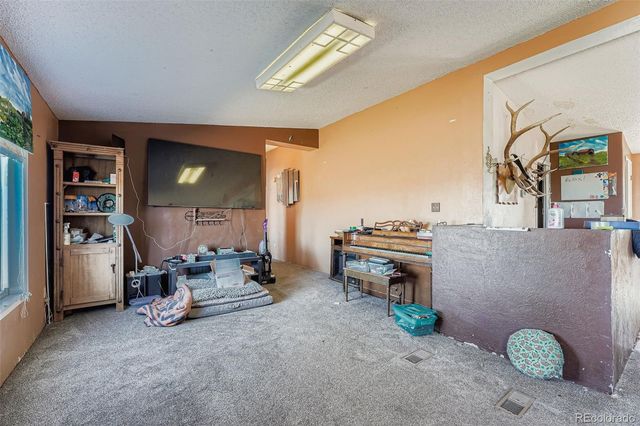 1050 S Dutch Valley Road, Bennett, CO 80102